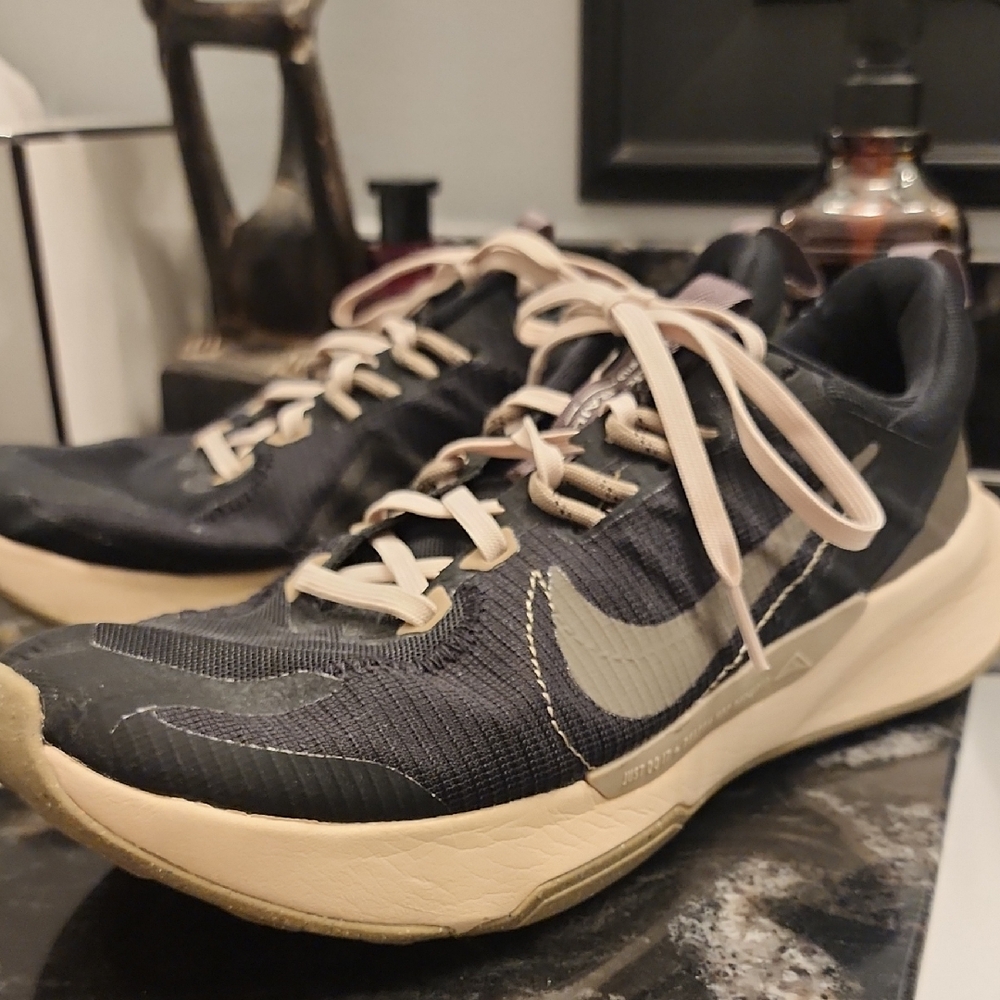 Men's Black and Tan Athletic Shoes